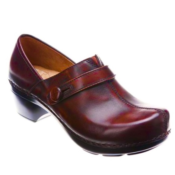 Dansko Shoes - Dansko Leather Solstice Cordovan Slip On Clogs / Mules / Shoes w/ Accent Button.